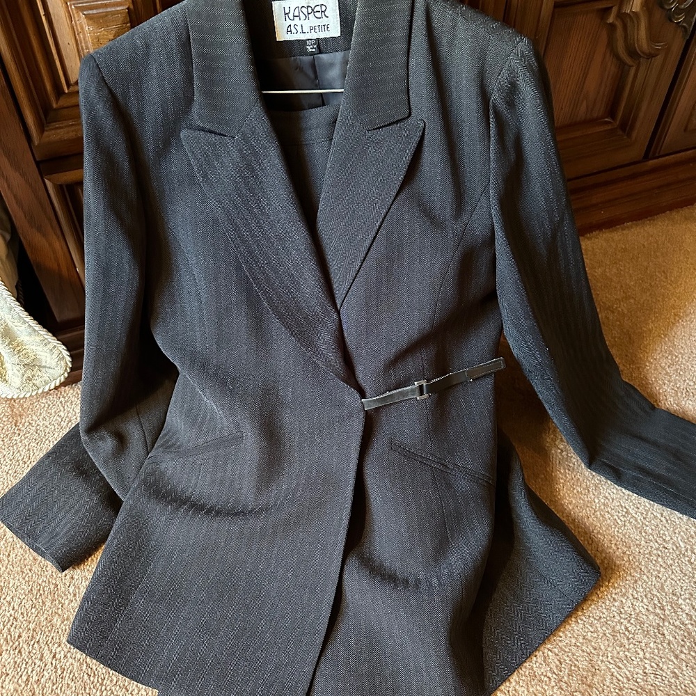 Kasper Women’s pantsuit